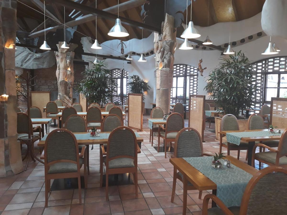 Hotel Zamek Stirin Velké Popovice Exterior photo